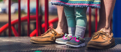 新しい靴をおろす、恋人に靴を贈る、玄関にベビーシューズ…靴に関する言い伝え、実はこんな意味が!