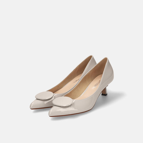 予約：2026SS：オーバルパーツ付き パンプス（m45022）ニュアンスグレーE